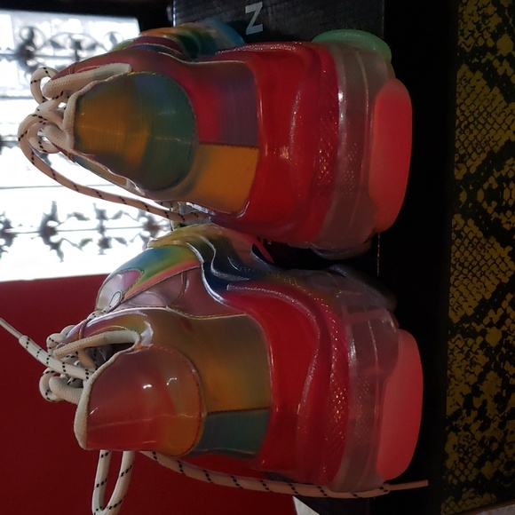 Sneakers - Picture 4 of 5